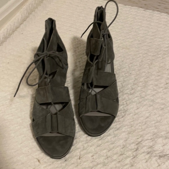 💐Host Pick💐 Eileen Fisher Gray Cris Cross Strap Wedge Sandal w Laces - Picture 1 of 5